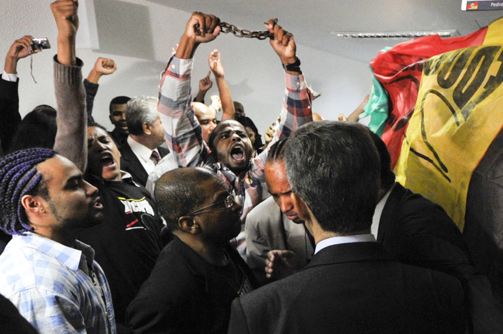 Ativistas celebram aprovação das cotas  raciais no Supremo Tribunal Federal (foto: Agência Senado) 